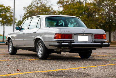 Mercedes-Benz-400-Series-Berline-1979-5