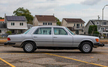 Mercedes-Benz-400-Series-Berline-1979-8