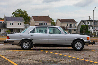 Mercedes-Benz-400-Series-Berline-1979-8