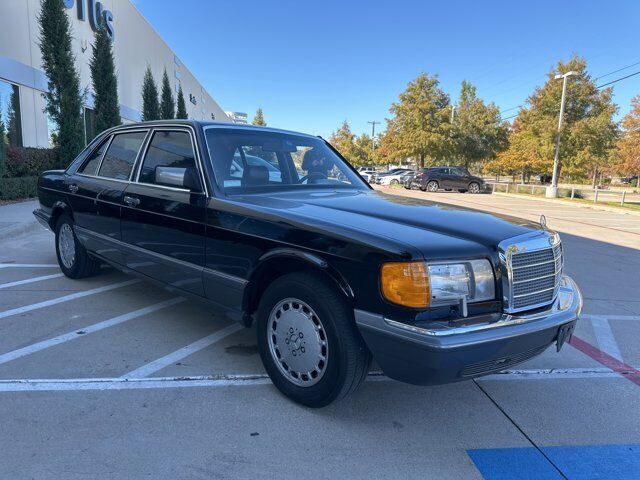 Mercedes-Benz-400-Series-Berline-1989-2