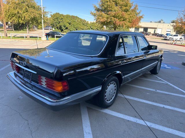 Mercedes-Benz-400-Series-Berline-1989-3