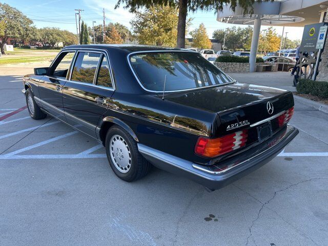 Mercedes-Benz-400-Series-Berline-1989-5