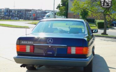 Mercedes-Benz-400-Series-Berline-1991-6