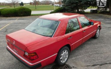 Mercedes-Benz-400E-Berline-1993-4