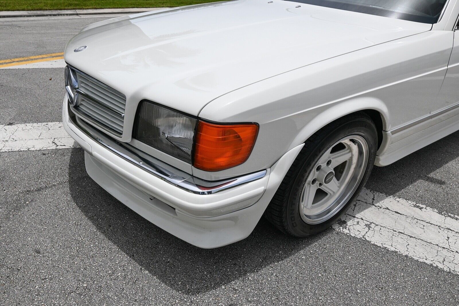 Mercedes-Benz-500-Series-1985-9