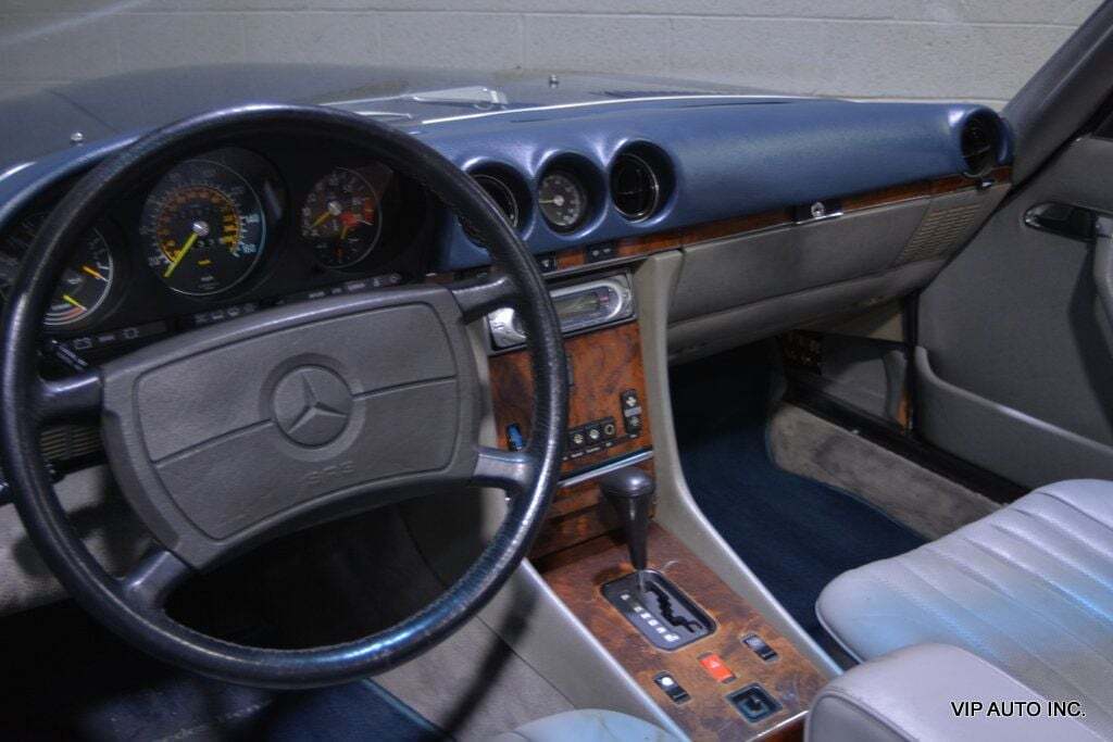 Mercedes-Benz-500-Series-1986-32