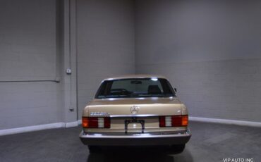 Mercedes-Benz-500-Series-1986-35