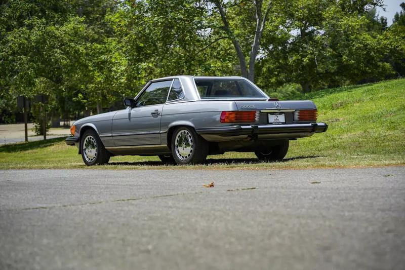 Mercedes-Benz-500-Series-1988-11