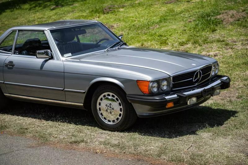 Mercedes-Benz-500-Series-1988-4