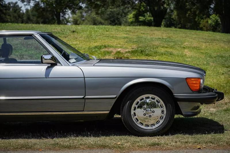 Mercedes-Benz-500-Series-1988-9