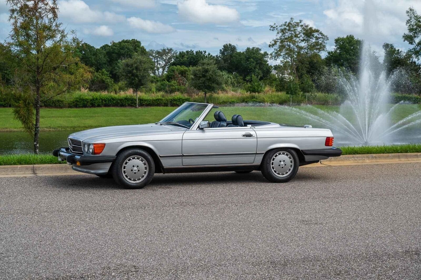 Mercedes-Benz-500-Series-1989-19