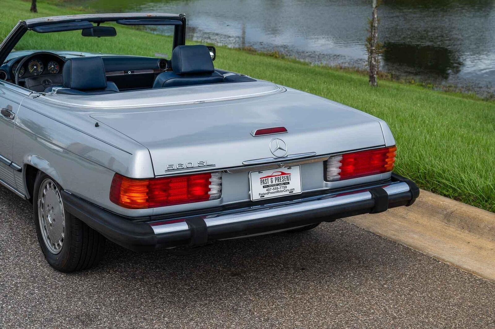 Mercedes-Benz-500-Series-1989-23