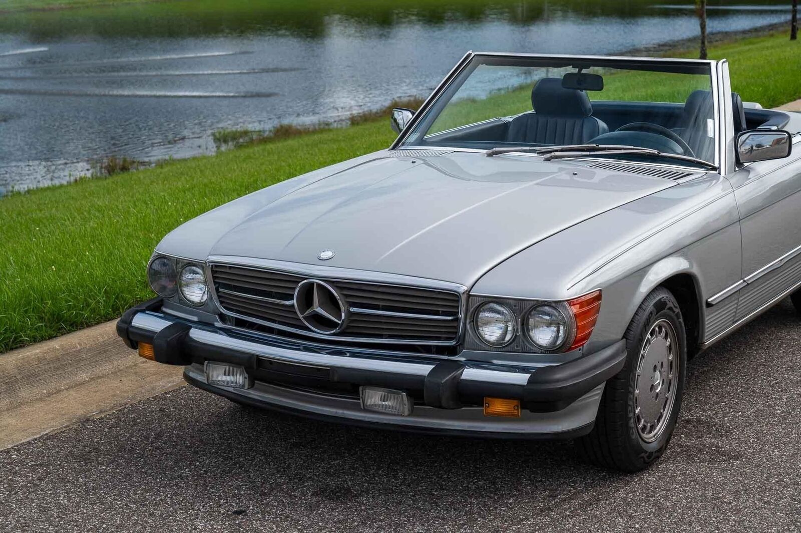 Mercedes-Benz-500-Series-1989-28