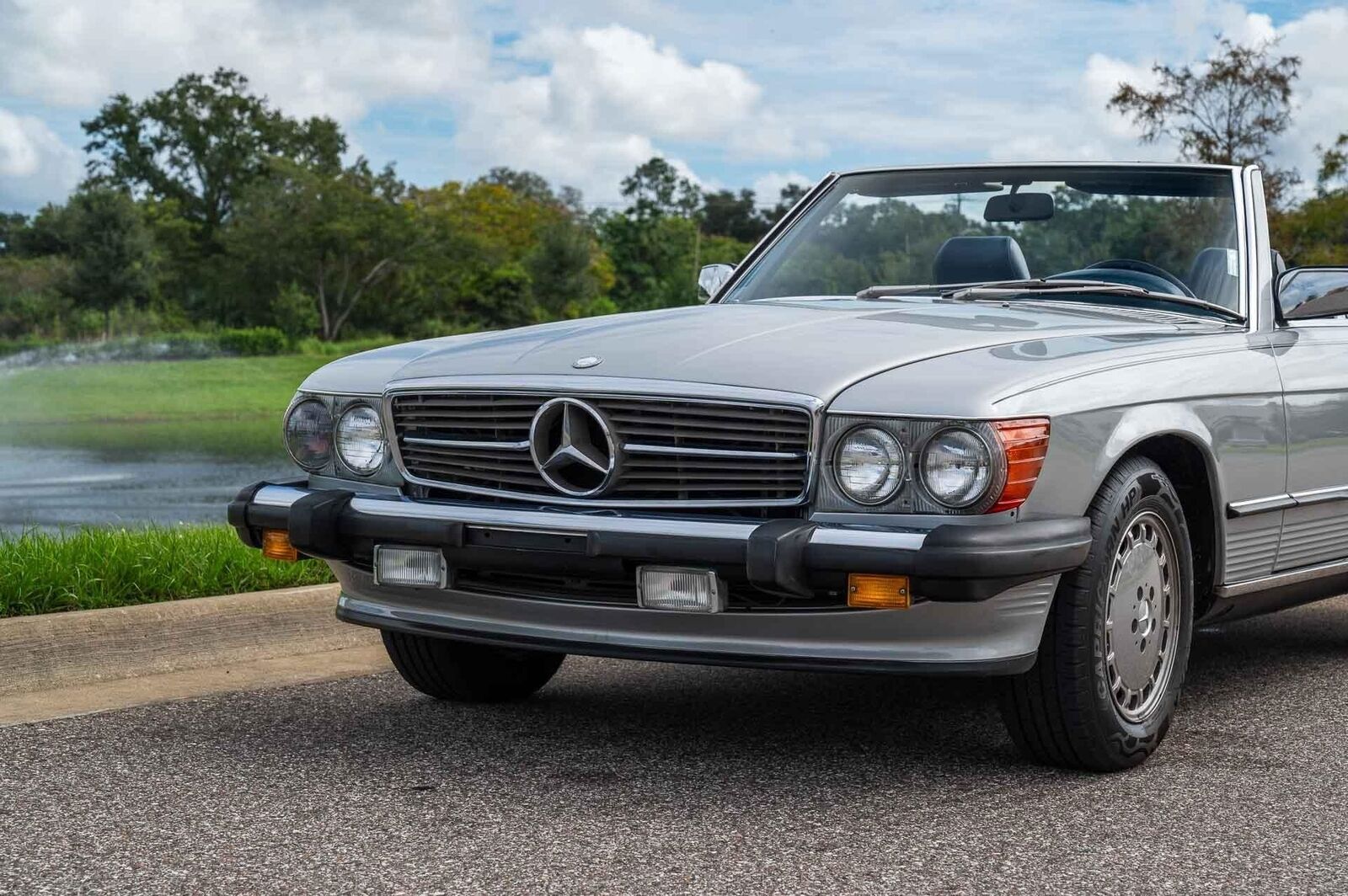 Mercedes-Benz-500-Series-1989-29