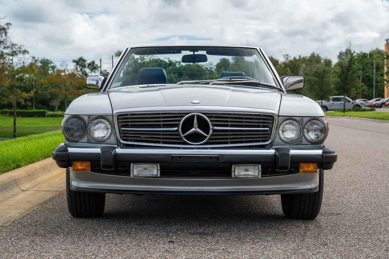 Mercedes-Benz-500-Series-1989-31