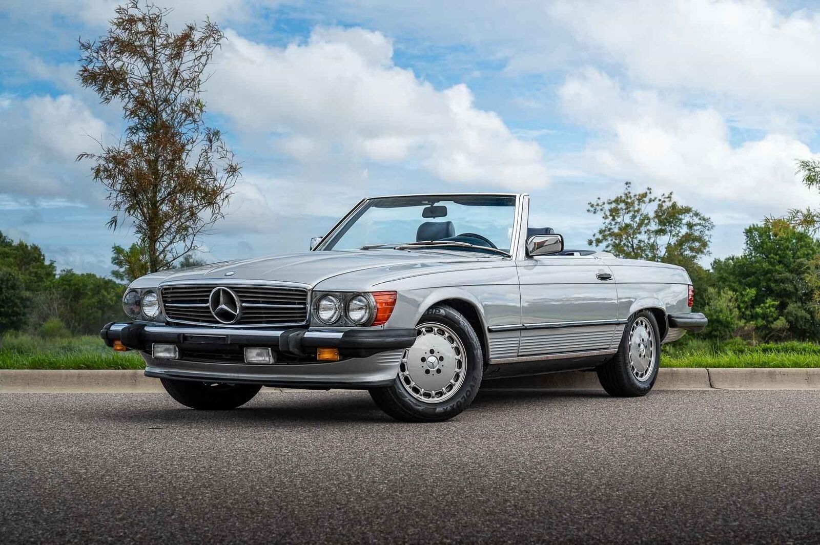 Mercedes-Benz-500-Series-1989-34