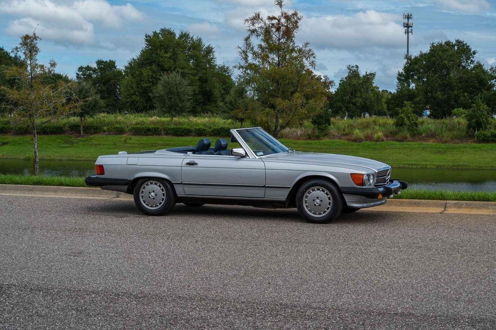 Mercedes-Benz-500-Series-1989-38