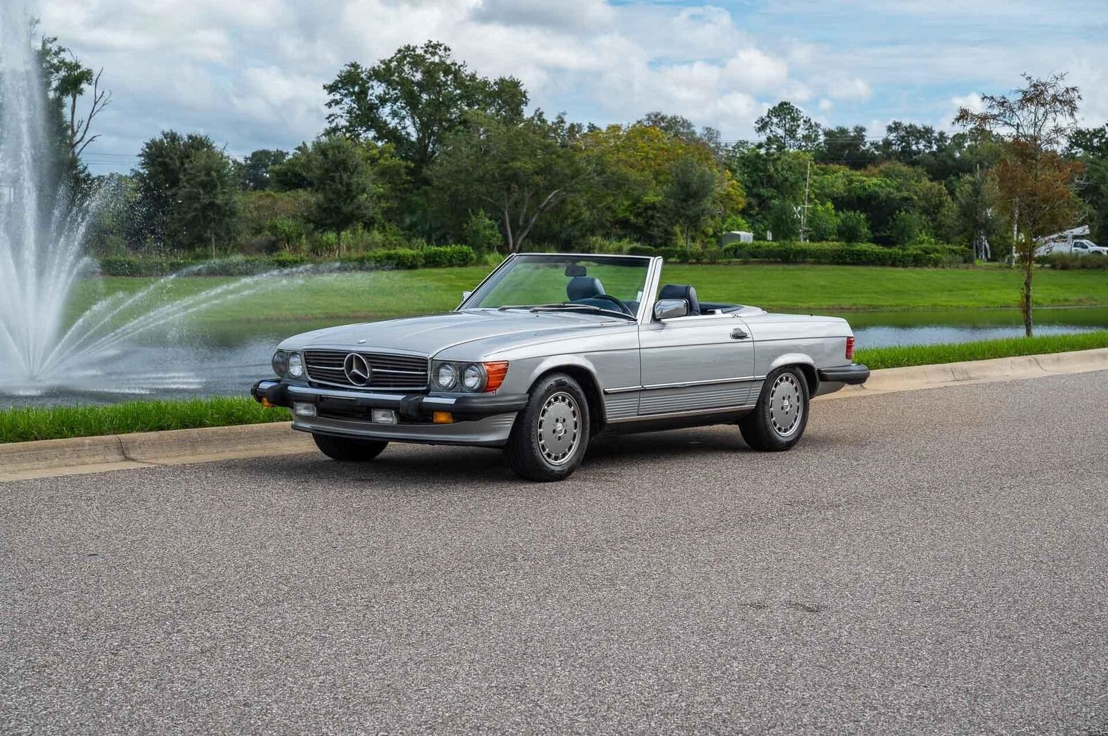 Mercedes-Benz 500-Series  1989