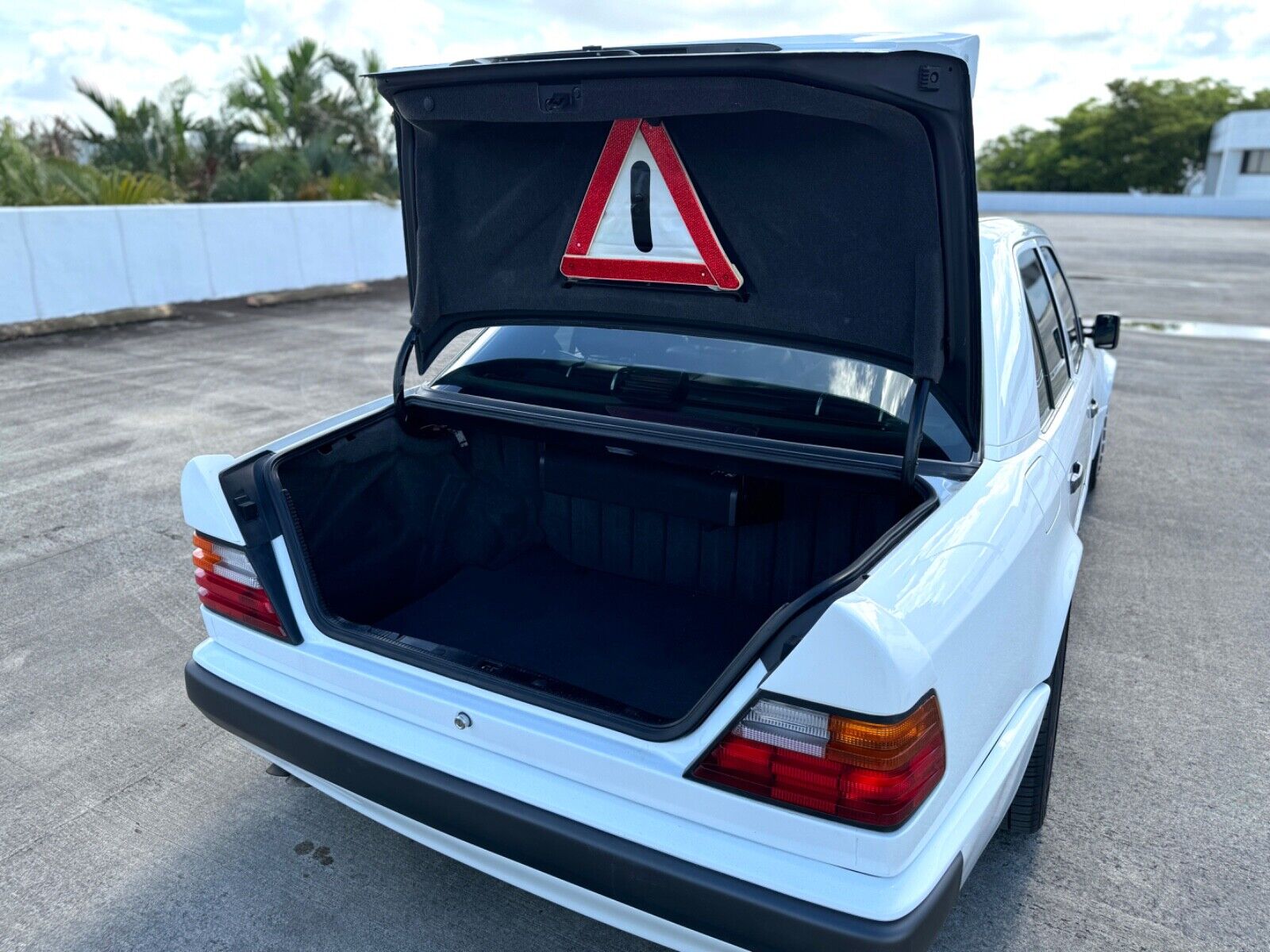 Mercedes-Benz-500-Series-Berline-1993-22