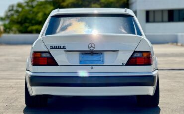 Mercedes-Benz-500-Series-Berline-1993-3