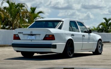 Mercedes-Benz-500-Series-Berline-1993-4