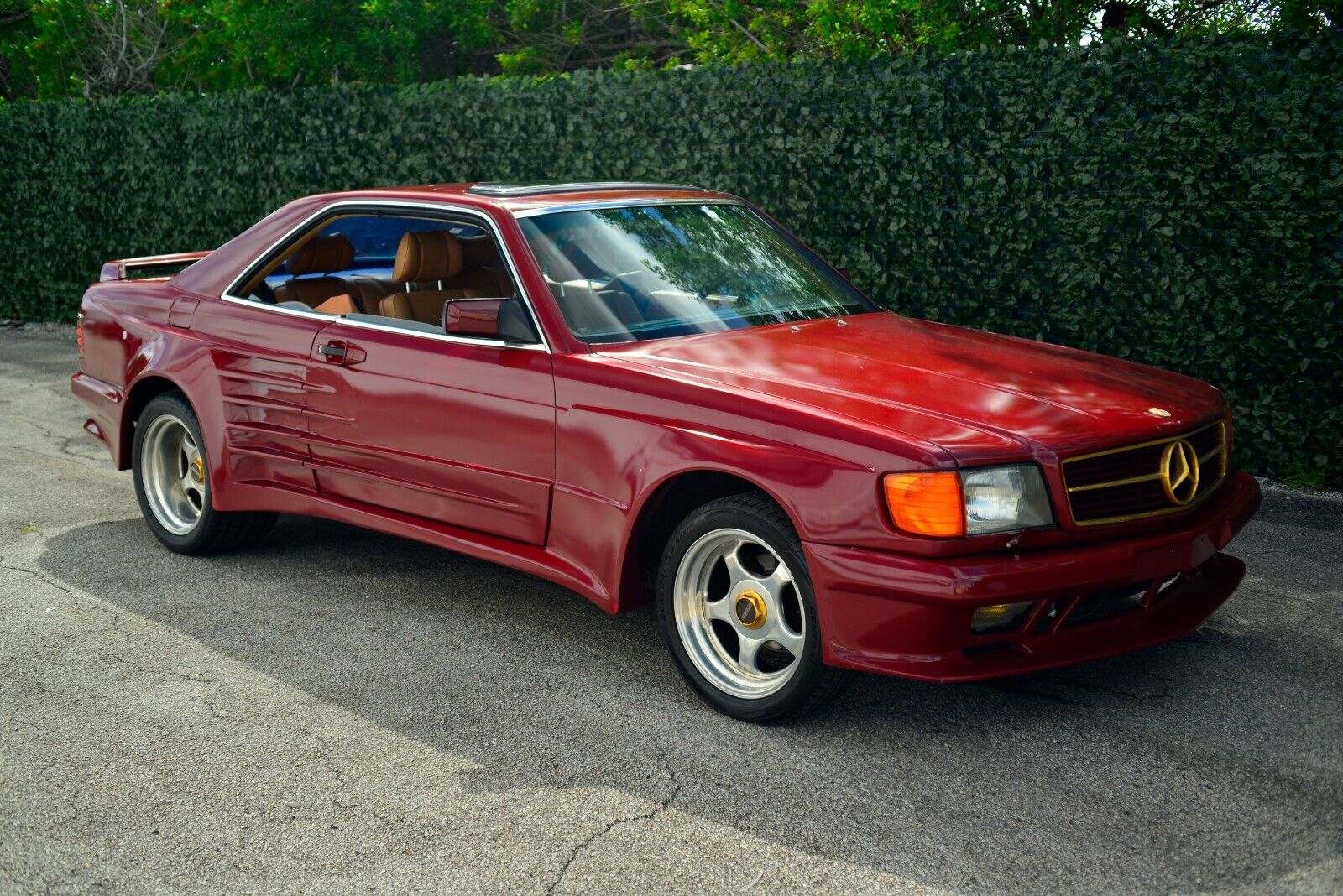 Mercedes-Benz-500-Series-Coupe-1983-11