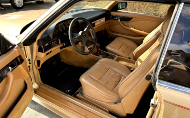 Mercedes-Benz-500-Series-Coupe-1984-23