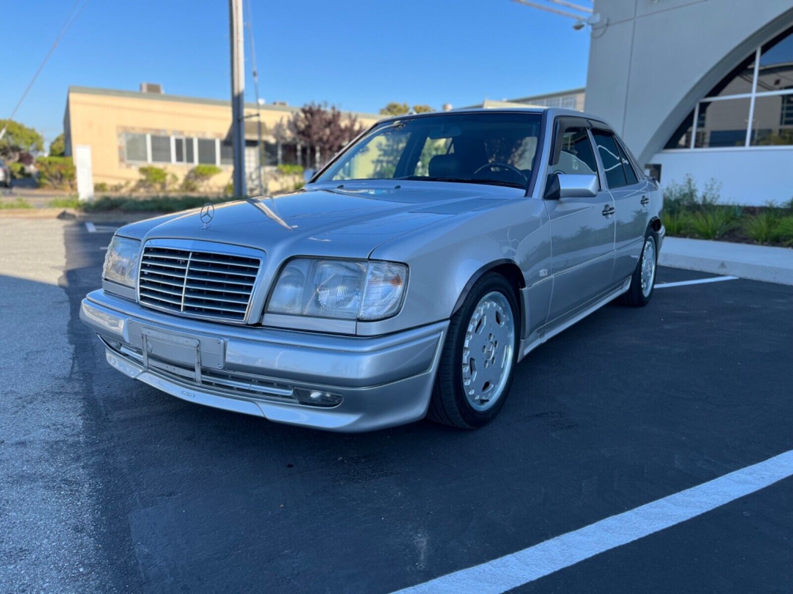 Mercedes-Benz-E-Class-AMG-1995-19