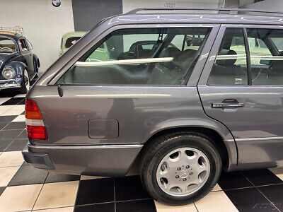 Mercedes-Benz-E-Class-Break-1995-23