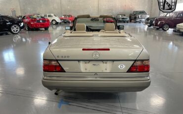 Mercedes-Benz-E-Class-Cabriolet-1994-4