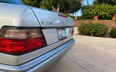 Mercedes-Benz-E-Class-Cabriolet-1995-4