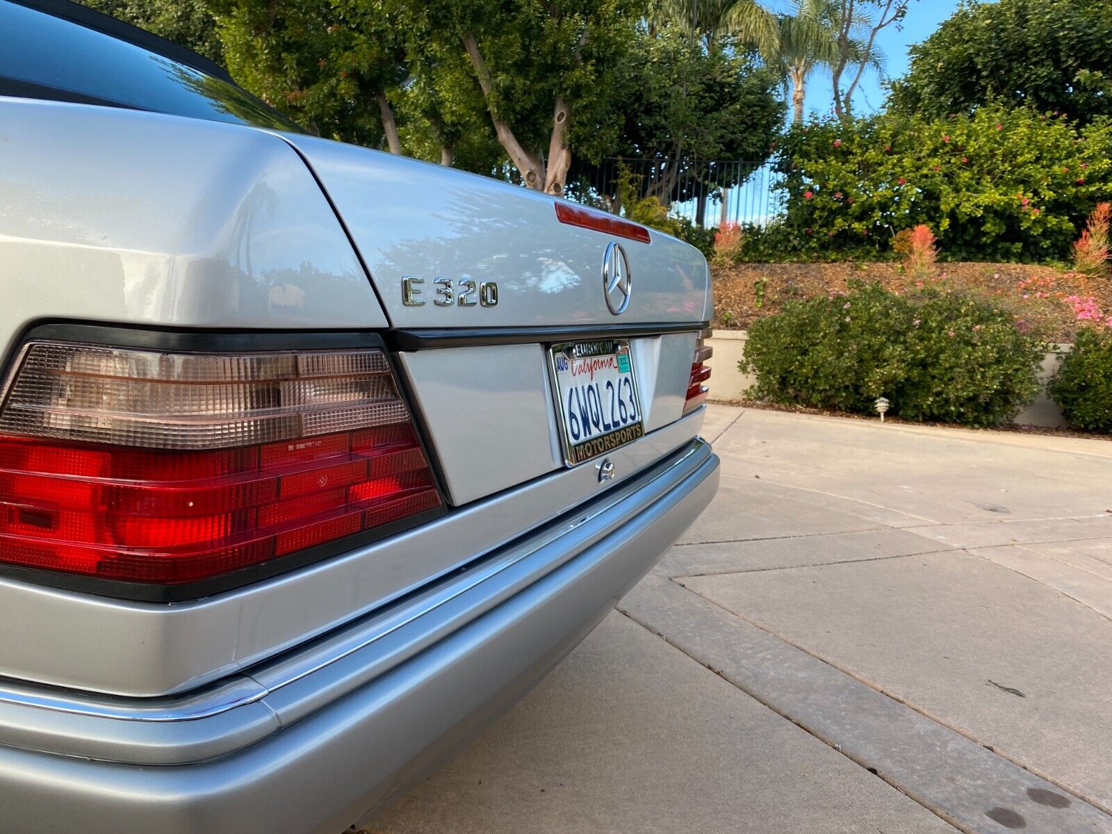 Mercedes-Benz-E-Class-Cabriolet-1995-4