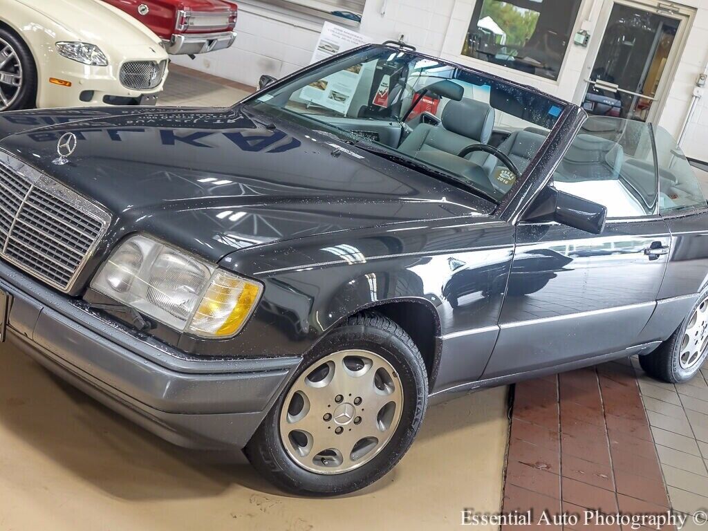 Mercedes-Benz-E-Class-Cabriolet-1995-4