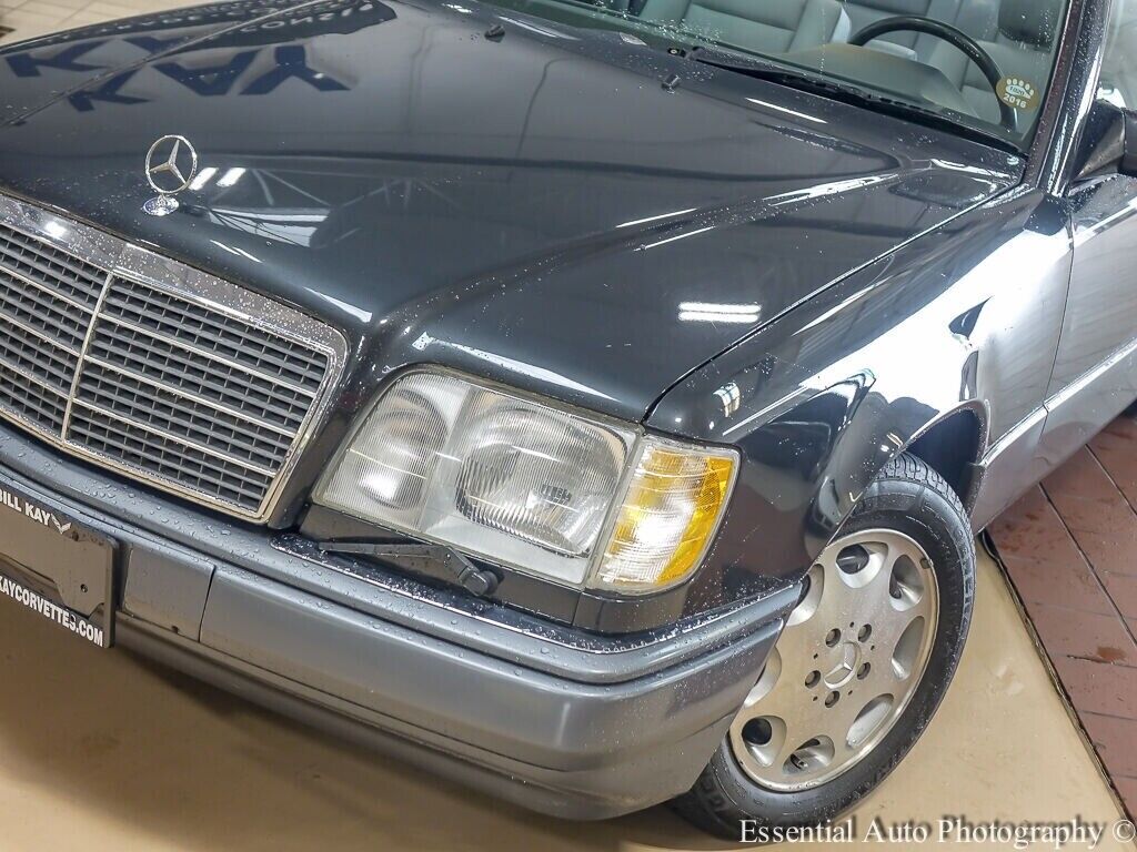 Mercedes-Benz-E-Class-Cabriolet-1995-6