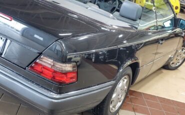 Mercedes-Benz-E-Class-Cabriolet-1995-8