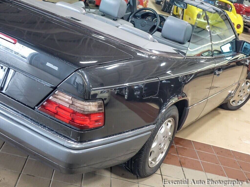 Mercedes-Benz-E-Class-Cabriolet-1995-8