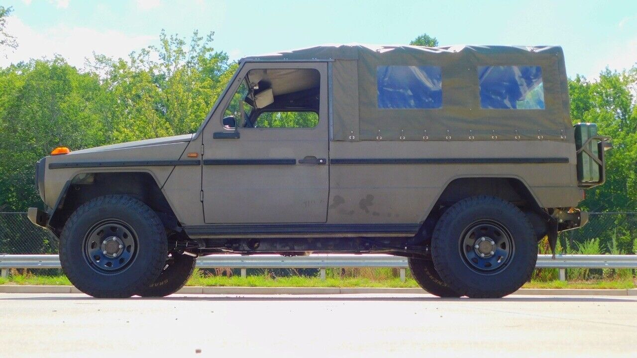 Mercedes-Benz-G-Class-Cabriolet-1995-4