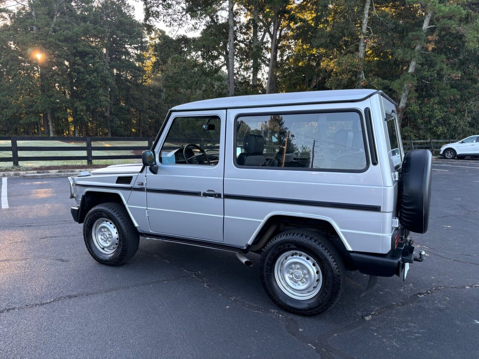 Mercedes-Benz-G-Class-SUV-1990-18