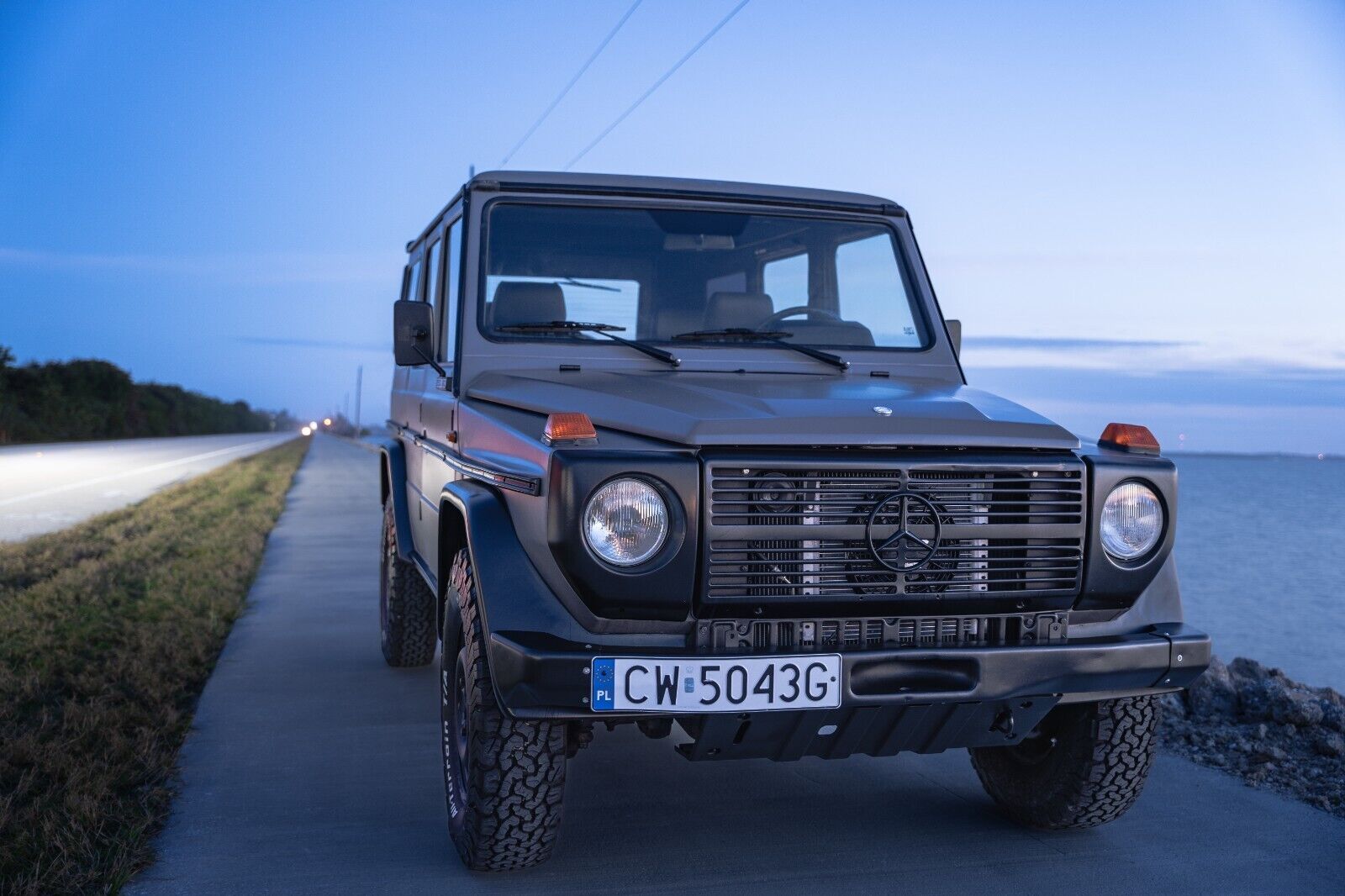 Mercedes-Benz-G-Class-SUV-1992-13