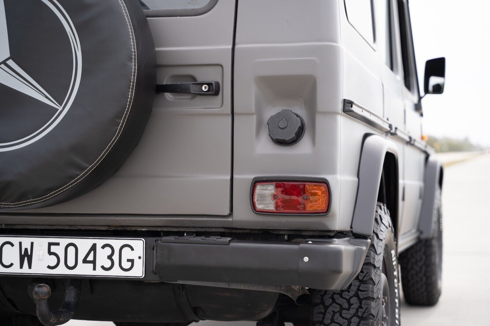 Mercedes-Benz-G-Class-SUV-1992-18