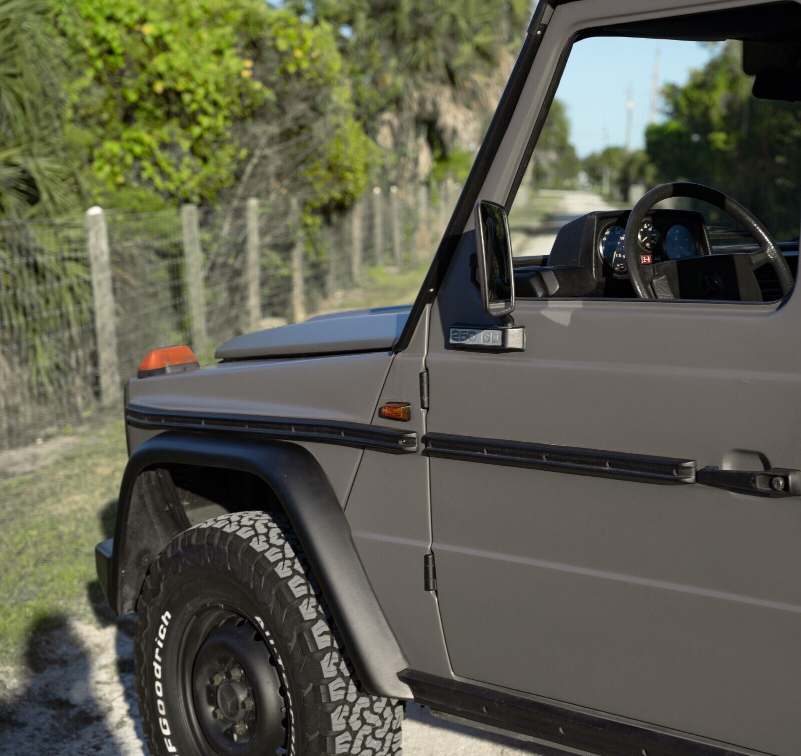 Mercedes-Benz-G-Class-SUV-1992-8