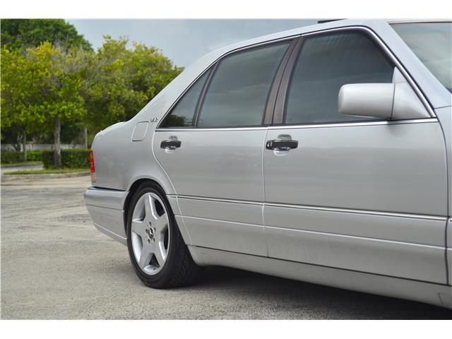 Mercedes-Benz-S-Class-1995-23