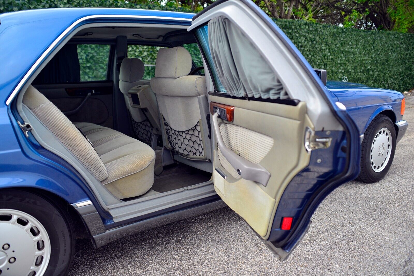 Mercedes-Benz-S-Class-Berline-1985-18