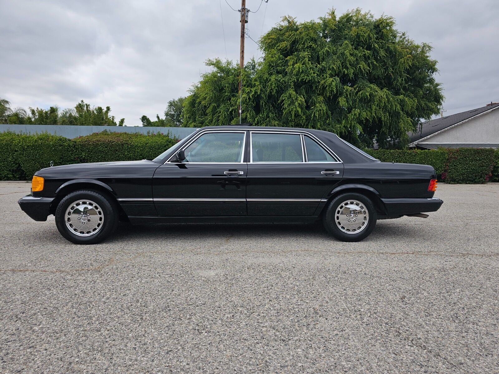 Mercedes-Benz-S-Class-Berline-1990-1