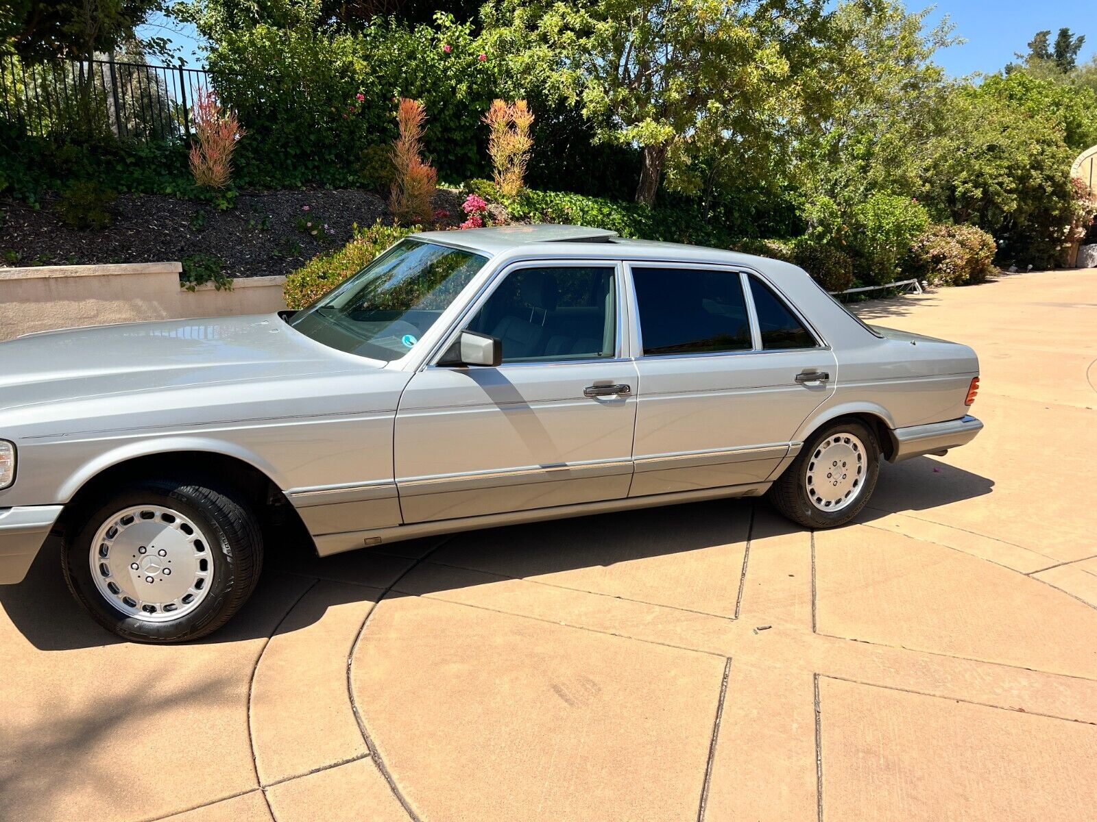 Mercedes-Benz-S-Class-Berline-1990-11