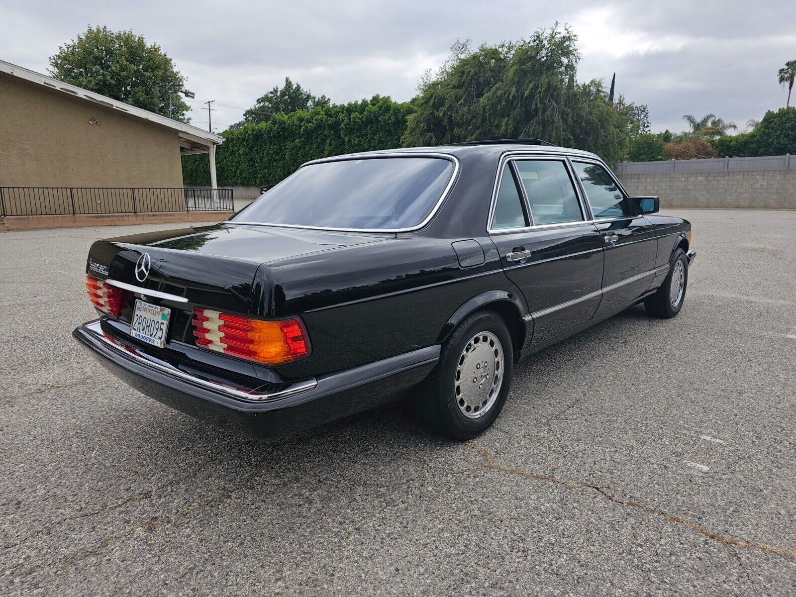 Mercedes-Benz-S-Class-Berline-1990-3