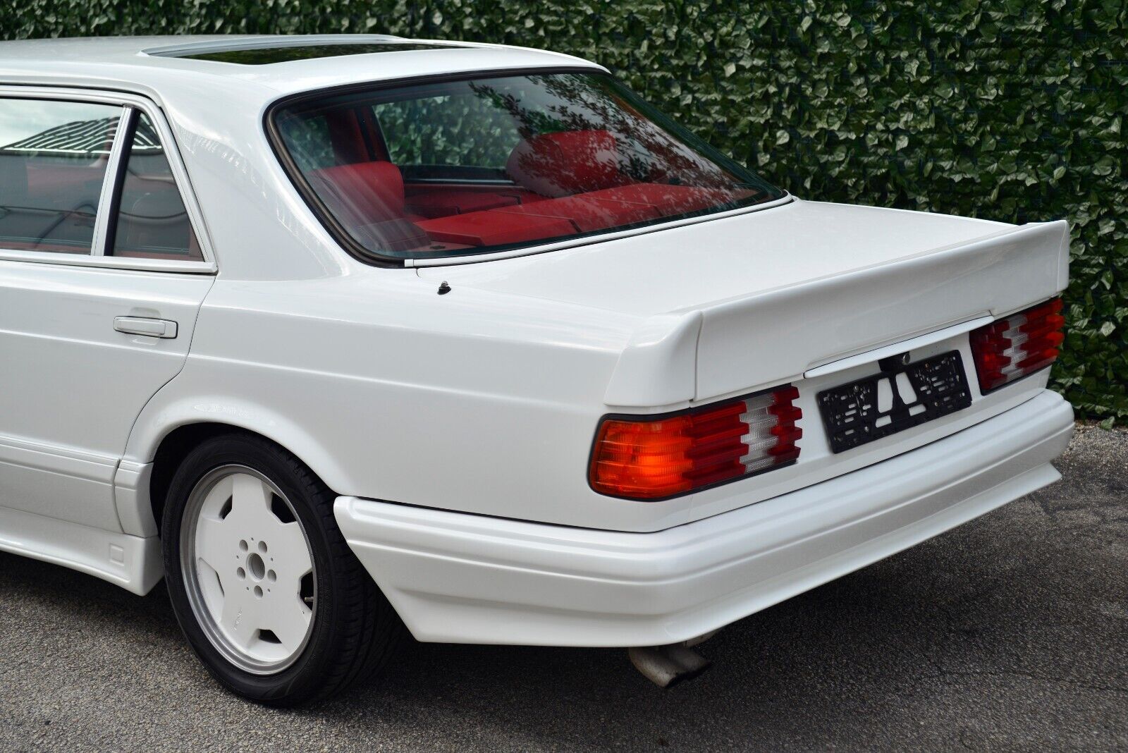 Mercedes-Benz-S-Class-Limousine-1986-10