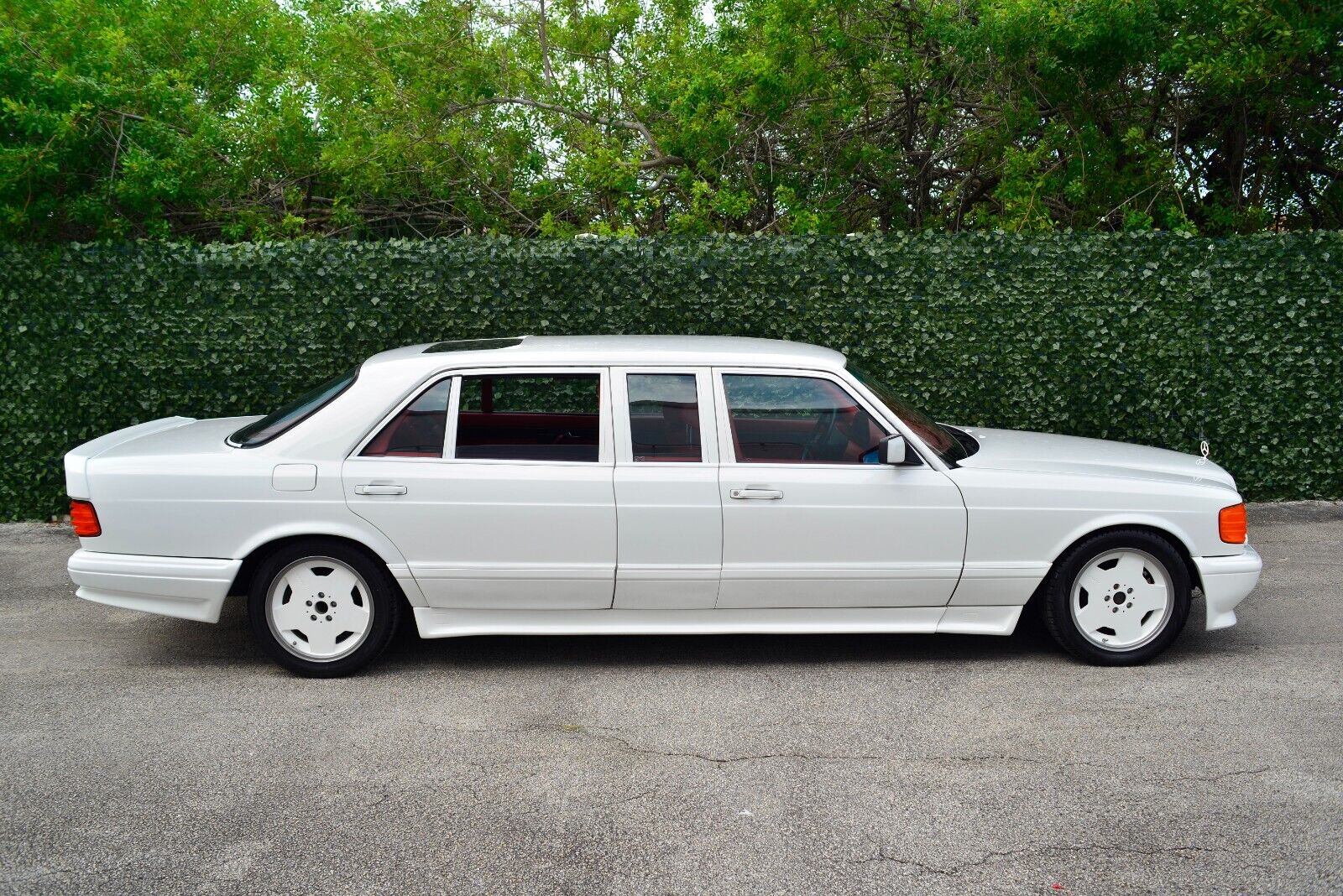 Mercedes-Benz-S-Class-Limousine-1986-15