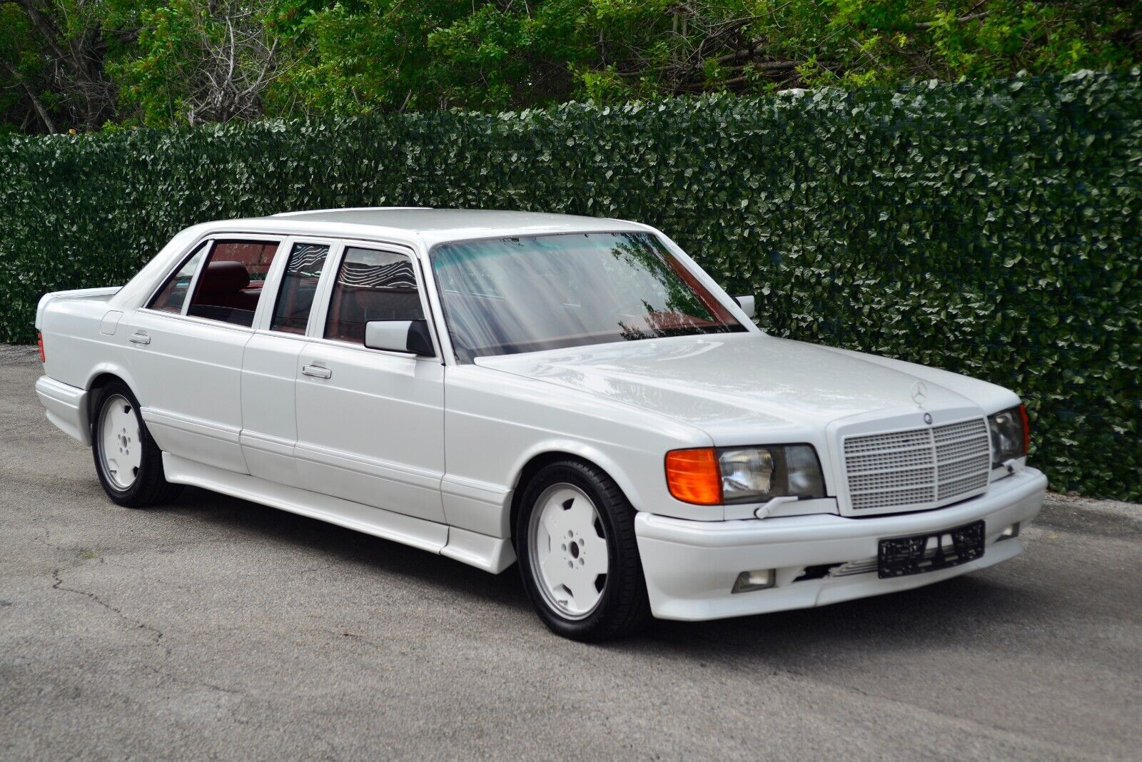 Mercedes-Benz-S-Class-Limousine-1986-16