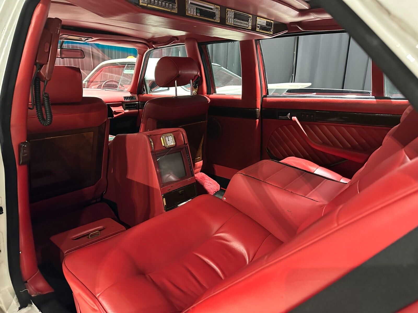 Mercedes-Benz-S-Class-Limousine-1986-25